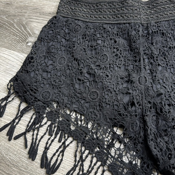 *free w any item* boho fringe shorts - Picture 3 of 3